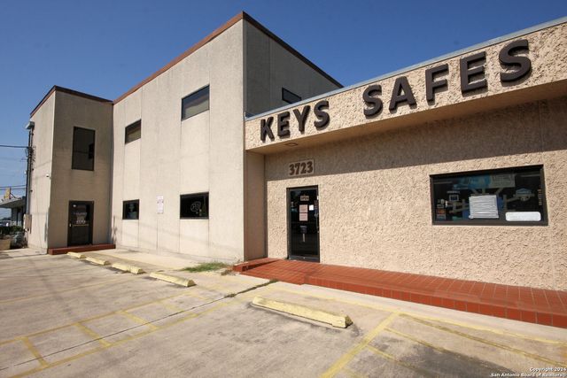 3723 West, San Antonio, TX 78213