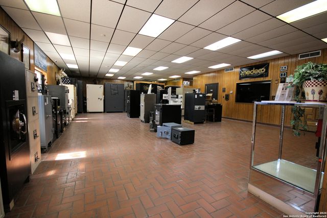 3723 West, San Antonio, TX 78213