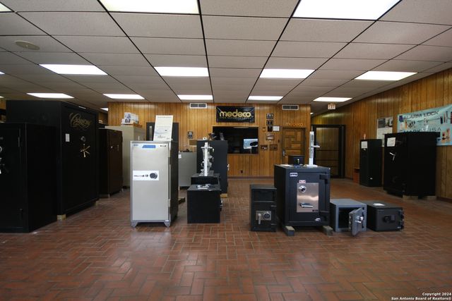 3723 West, San Antonio, TX 78213