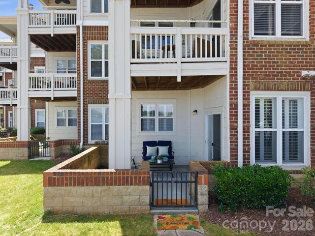 915 Northeast Drive 4, Davidson, NC 28036