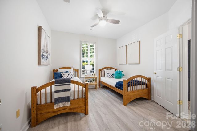 915 Northeast Drive 4, Davidson, NC 28036