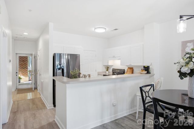 915 Northeast Drive 4, Davidson, NC 28036