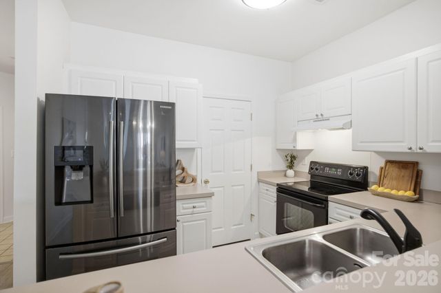 915 Northeast Drive 4, Davidson, NC 28036