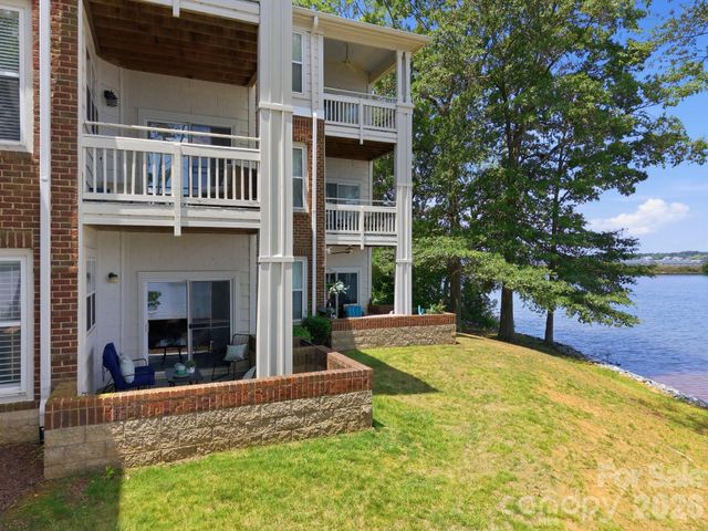 915 Northeast Drive 4, Davidson, NC 28036