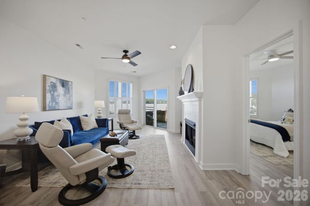 915 Northeast Drive 4, Davidson, NC 28036