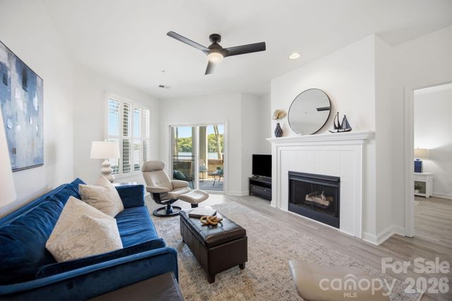 915 Northeast Drive 4, Davidson, NC 28036