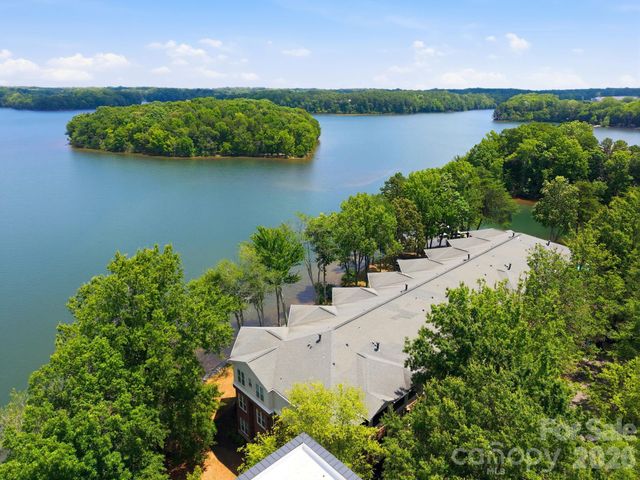 915 Northeast Drive 4, Davidson, NC 28036