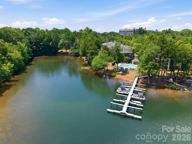 915 Northeast Drive 4, Davidson, NC 28036