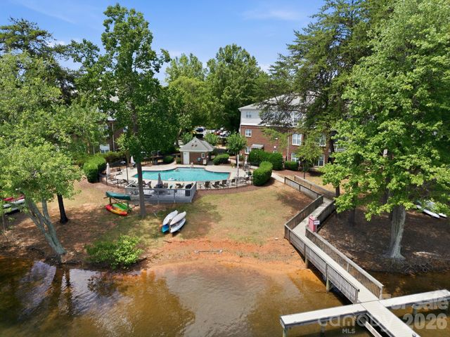 915 Northeast Drive 4, Davidson, NC 28036