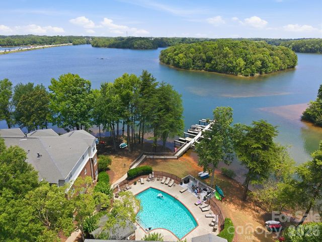 915 Northeast Drive 4, Davidson, NC 28036