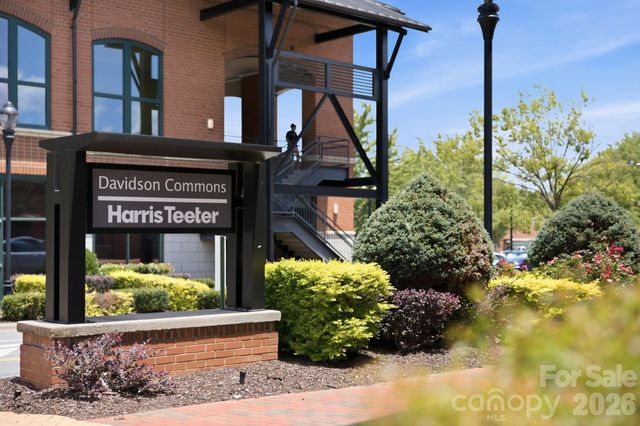 915 Northeast Drive 4, Davidson, NC 28036