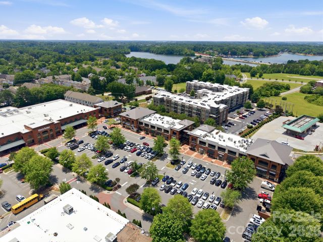 915 Northeast Drive 4, Davidson, NC 28036