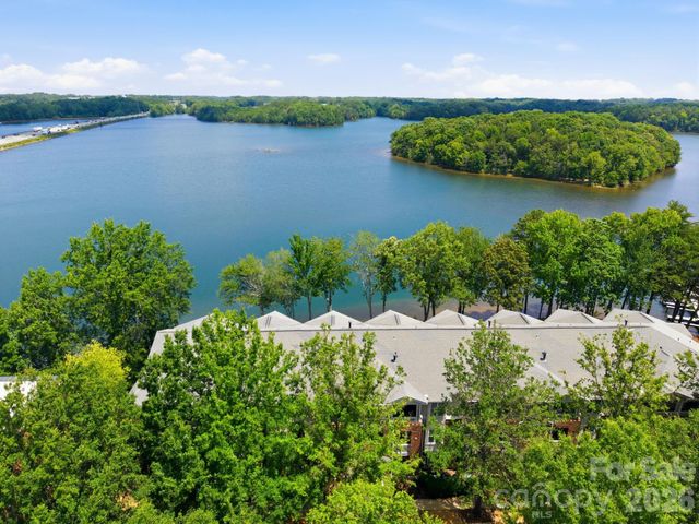 915 Northeast Drive 4, Davidson, NC 28036