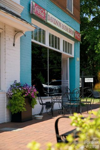 915 Northeast Drive 4, Davidson, NC 28036