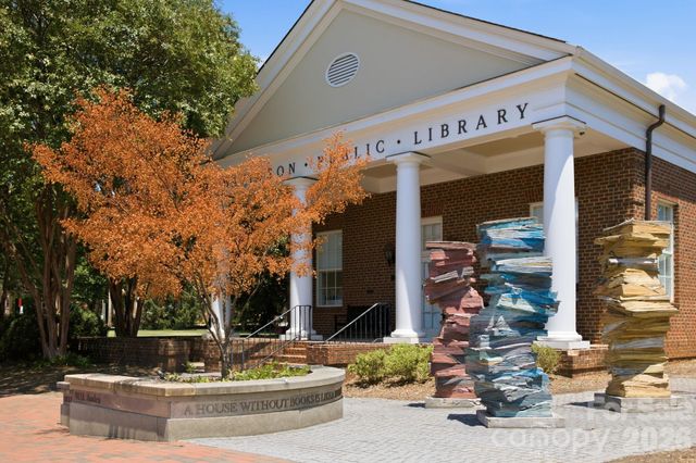 915 Northeast Drive 4, Davidson, NC 28036