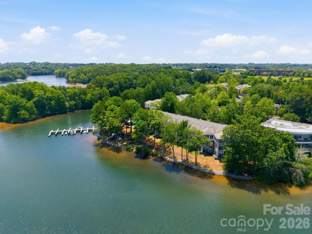 915 Northeast Drive 4, Davidson, NC 28036