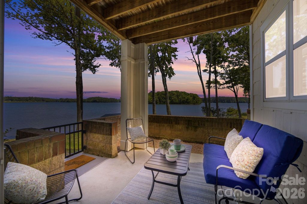 915 Northeast Drive 4, Davidson, NC 28036