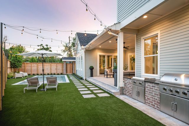 717 E 5th 1/2 Street, Houston, TX 77007