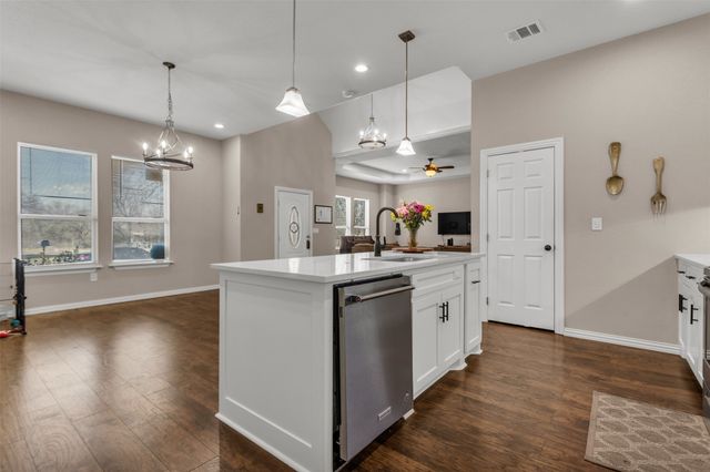 2806 Seaton Drive, Dallas, TX 75216