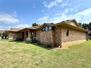 2305 Lakewood Drive, Chickasha, OK 73018