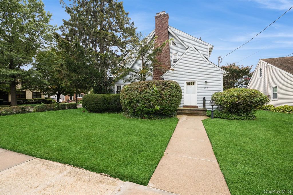 132 Dartmouth Street, Rockville Centre, NY 11570