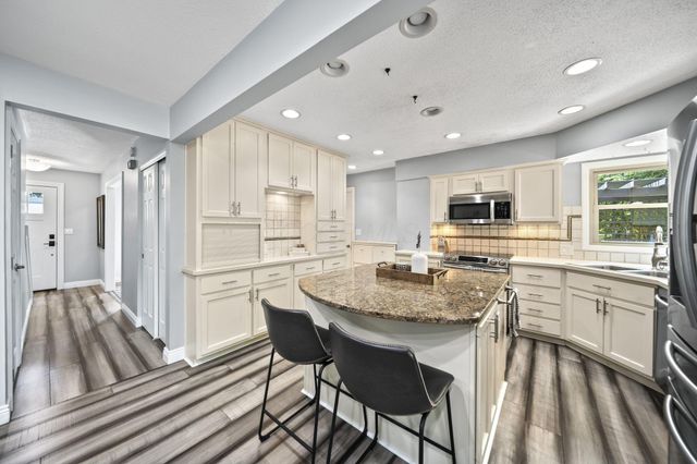 886 Thirlwall Court, Westerville, OH 43081