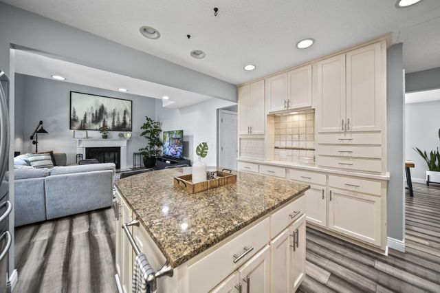 886 Thirlwall Court, Westerville, OH 43081