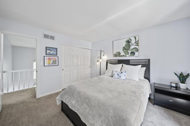 886 Thirlwall Court, Westerville, OH 43081