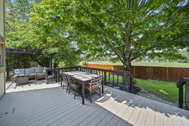 886 Thirlwall Court, Westerville, OH 43081