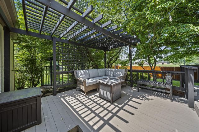 886 Thirlwall Court, Westerville, OH 43081