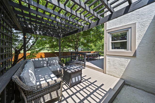 886 Thirlwall Court, Westerville, OH 43081
