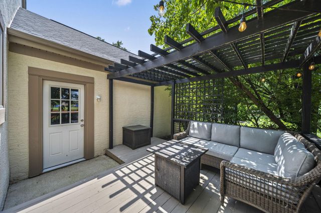 886 Thirlwall Court, Westerville, OH 43081