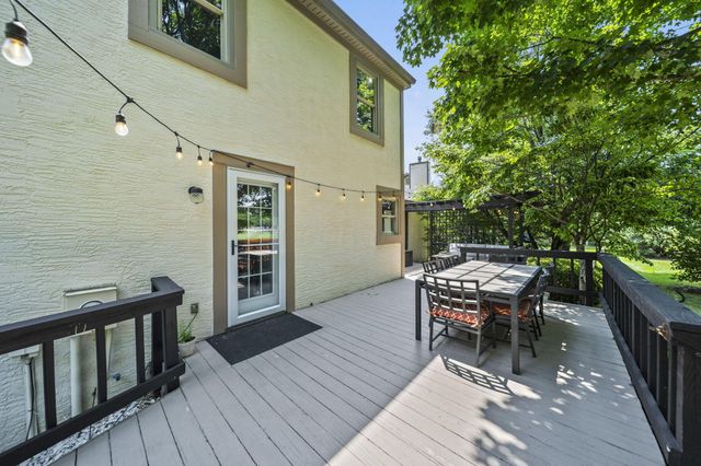 886 Thirlwall Court, Westerville, OH 43081