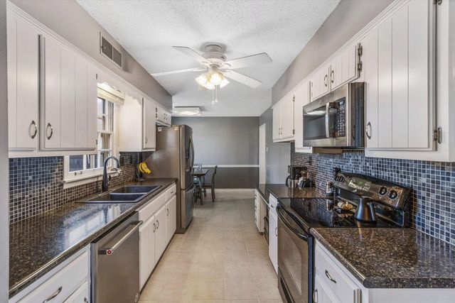 237 E VALLEYWOOD DR, Collierville, TN 38017