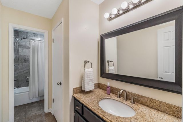 237 E VALLEYWOOD DR, Collierville, TN 38017