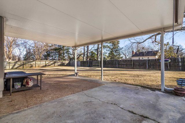 237 E VALLEYWOOD DR, Collierville, TN 38017