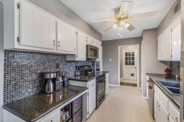 237 E VALLEYWOOD DR, Collierville, TN 38017