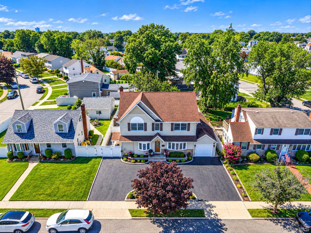 16 Salem Road, Hicksville, NY 11801 — exterior