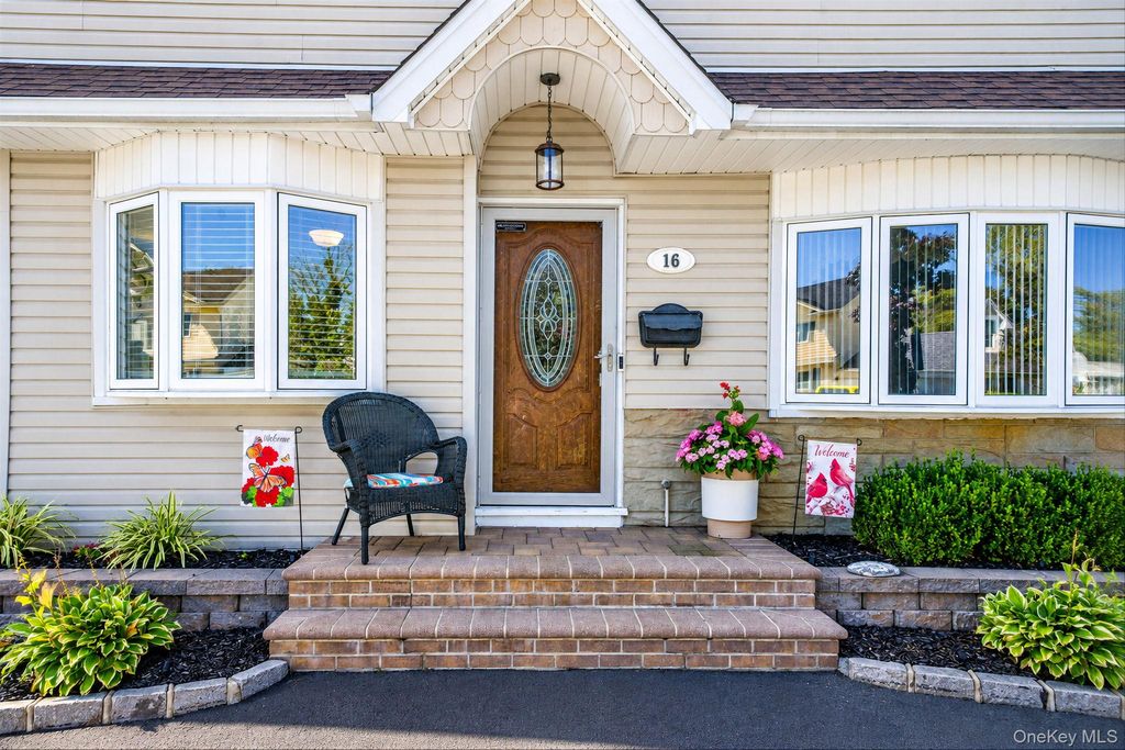 16 Salem Road, Hicksville, NY 11801 — photo 3
