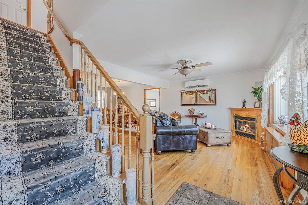 16 Salem Road, Hicksville, NY 11801 — photo 4