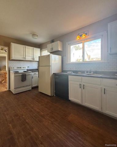 355 Poplar Street, Wyandotte, MI 48192