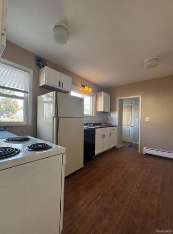 355 Poplar Street, Wyandotte, MI 48192