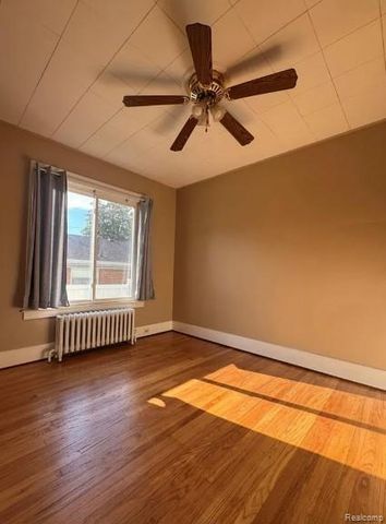 355 Poplar Street, Wyandotte, MI 48192