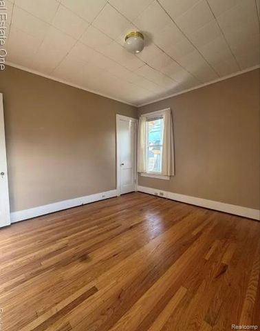 355 Poplar Street, Wyandotte, MI 48192