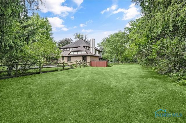 1626 Woodstream Road, Perrysburg, OH 43551