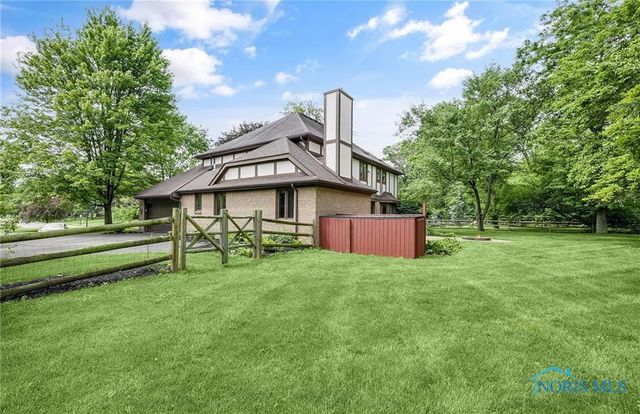 1626 Woodstream Road, Perrysburg, OH 43551