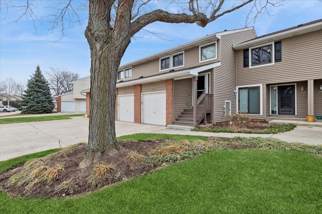 223 Winding Oak Lane, Buffalo Grove, IL 60089