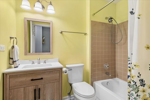 223 Winding Oak Lane, Buffalo Grove, IL 60089