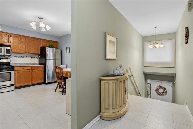 223 Winding Oak Lane, Buffalo Grove, IL 60089