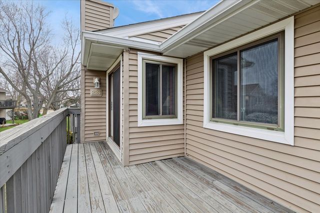 223 Winding Oak Lane, Buffalo Grove, IL 60089